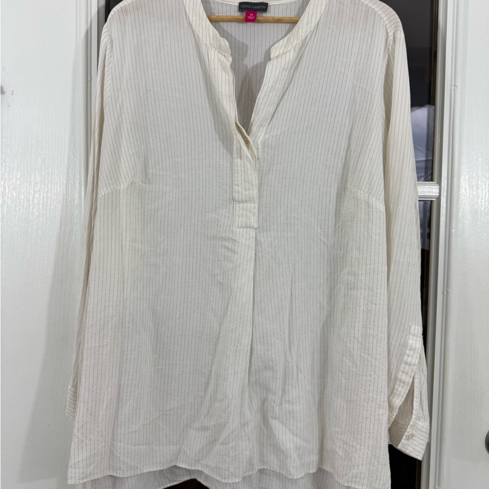 Vince Camuto woman’s cream with gold threading top